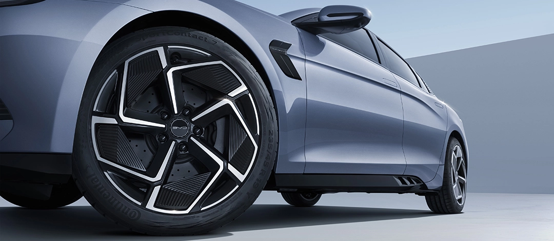 Rines con diseño afilado Blade (AWD)